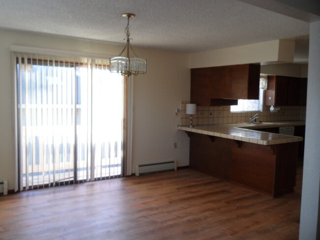 dining area - 255 Hillcrest Dr