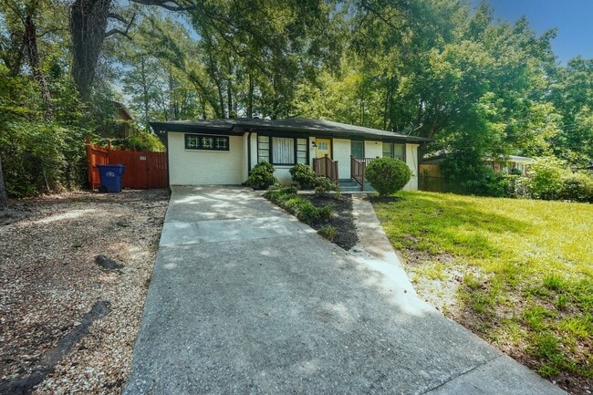 Building Photo - 1090 Indale Pl SW