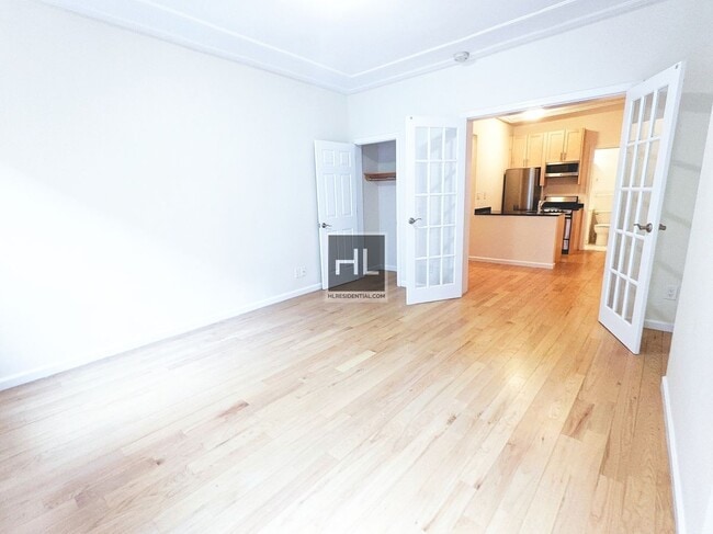 Building Photo - NO FEE Studio on Upper East Side! Won't St...