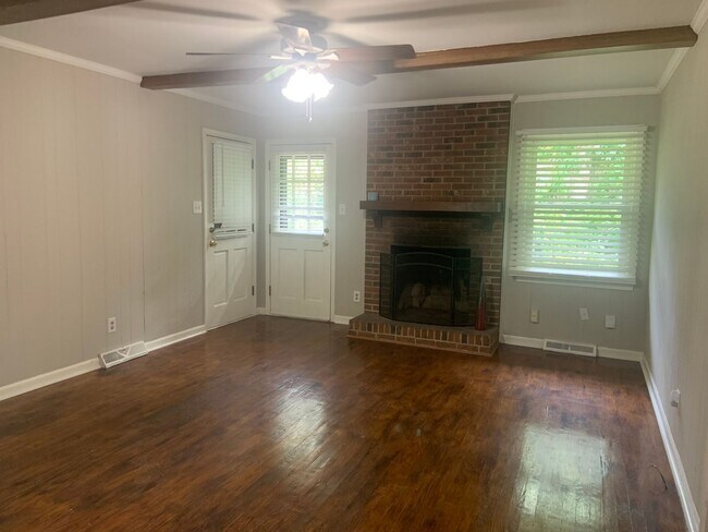 Foto del edificio - 3 Bedroom Located Near Four Seasons Mall
