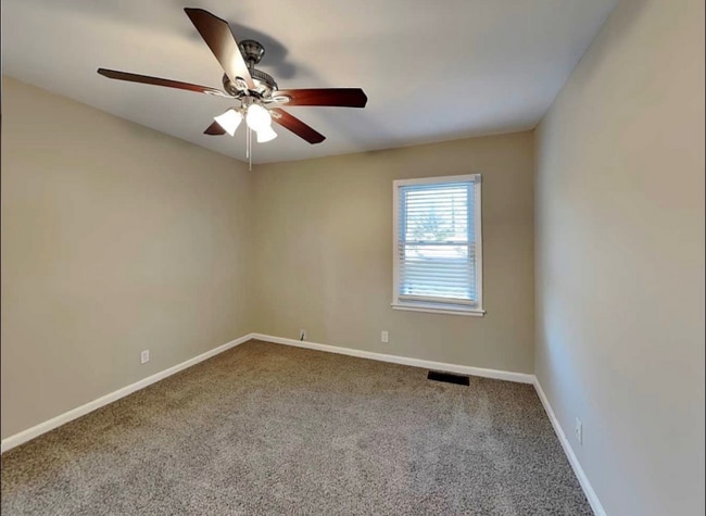 Building Photo - 44 Pearsall Farm Ln