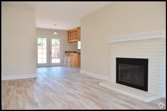 Building Photo - 637 Enright Ave