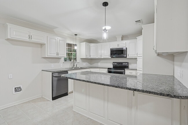 Kitchen - 11461 Gator Ln