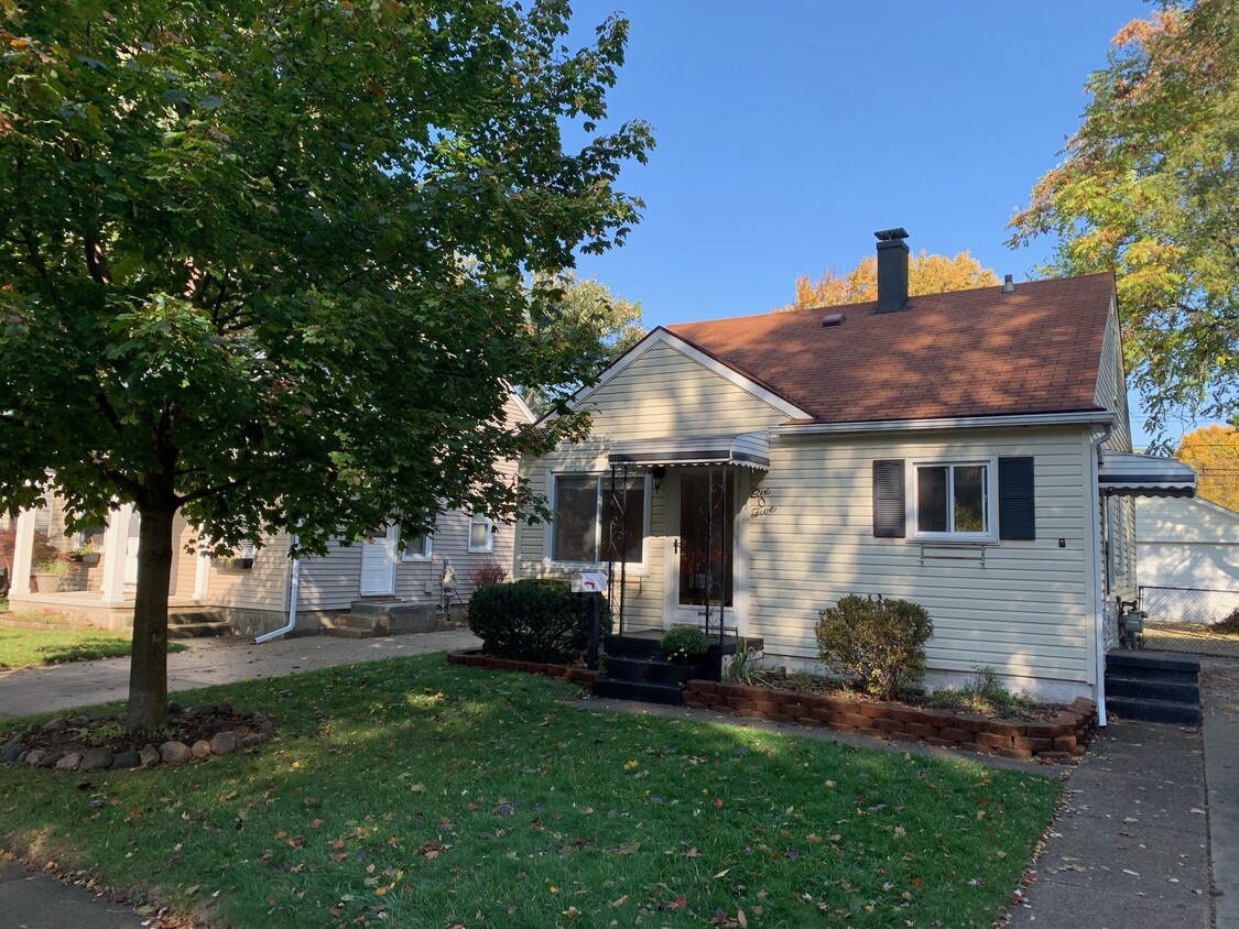 Primary Photo - 605 Dewey St