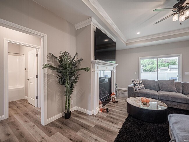 Building Photo - 3593 Sand Dr