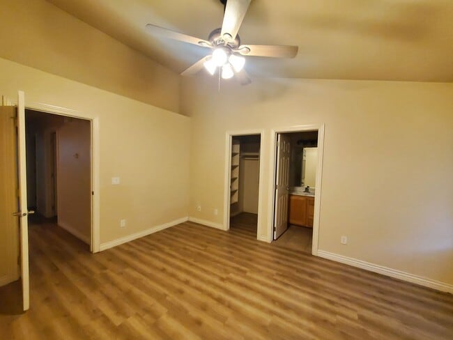 Building Photo - Northern View Subdivision Townhome