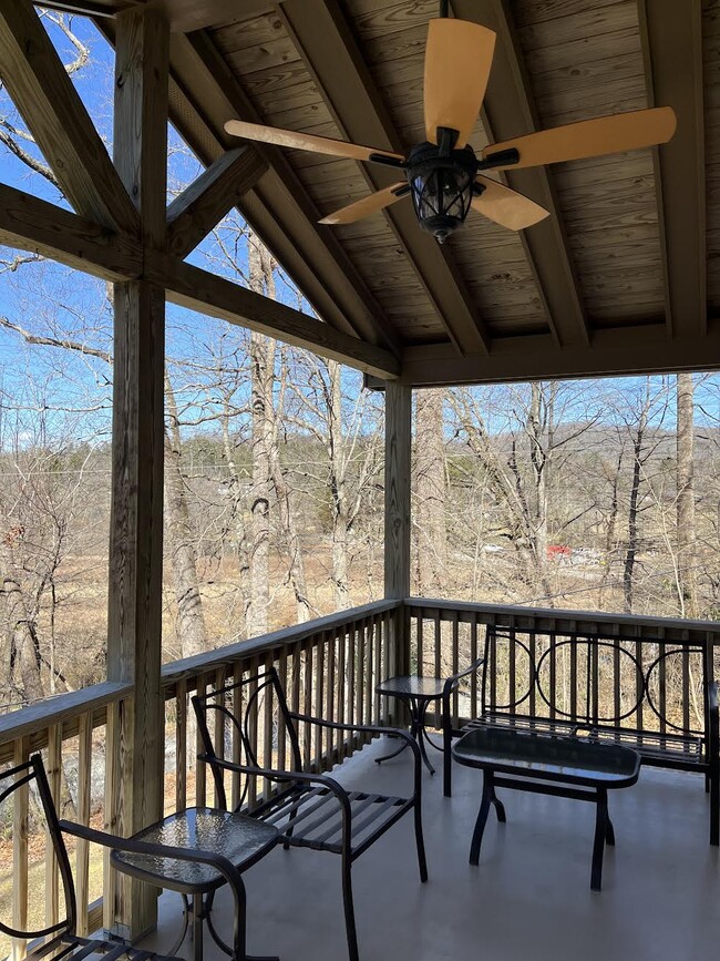 Building Photo - 1018 Kilpatrick Road-Beautiful Horse Shoe ...