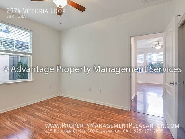 Foto del edificio - 4 bed/3 bath 2,007 sq ft Home Next to Fall...