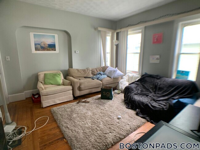 Building Photo - 70 Ossipee Rd