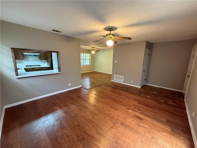 Building Photo - 5528 Cortez Dr