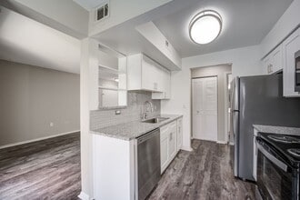 Building Photo - Lakeside Crossing at Eagle Creek Apartments and Townhomes