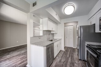 Building Photo - Lakeside Crossing at Eagle Creek Apartments and Townhomes