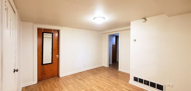Foto del edificio - 366 Western Ave