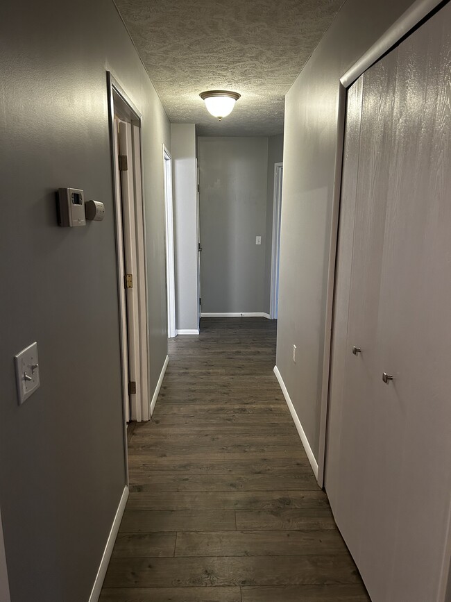 Building Photo - 10365 Glenway Dr