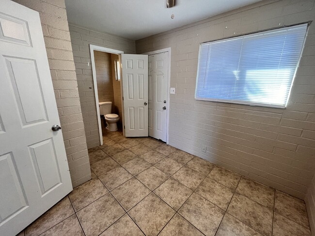 Foto del edificio - Move In Ready - This cozy home has all til...