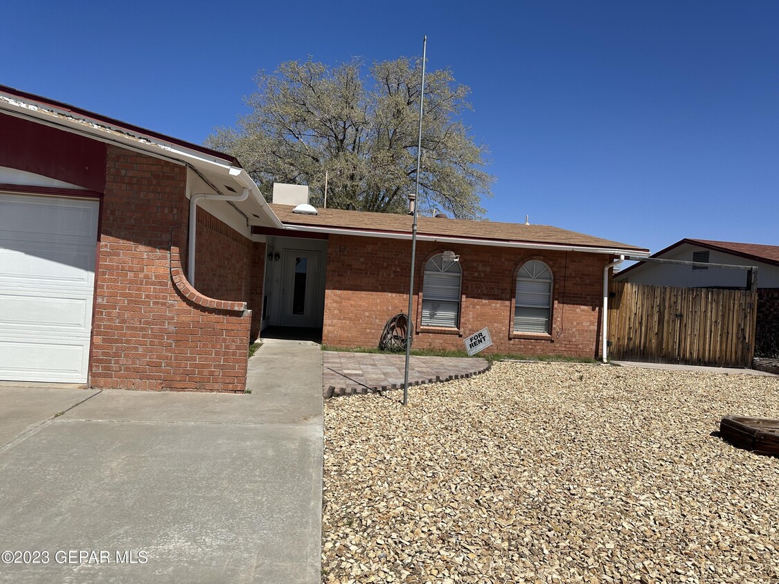 Primary Photo - 5125 Round Rock Dr