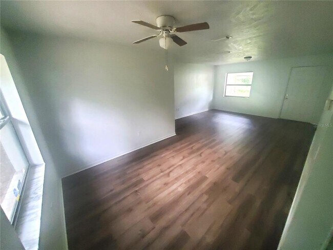 Foto del edificio - 5851 NW 55th Ct