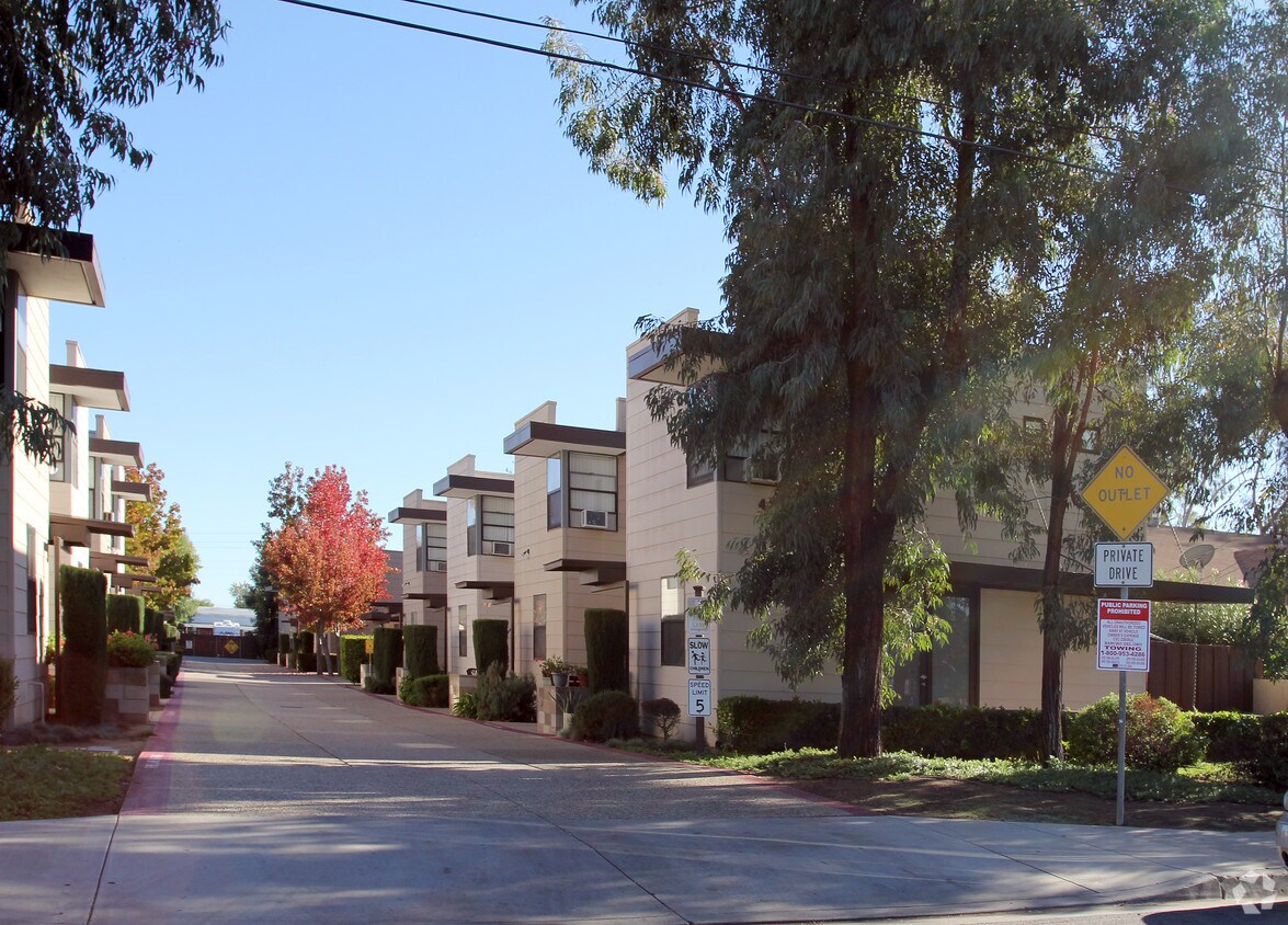 Foto principal - Emerald Garden Townhomes