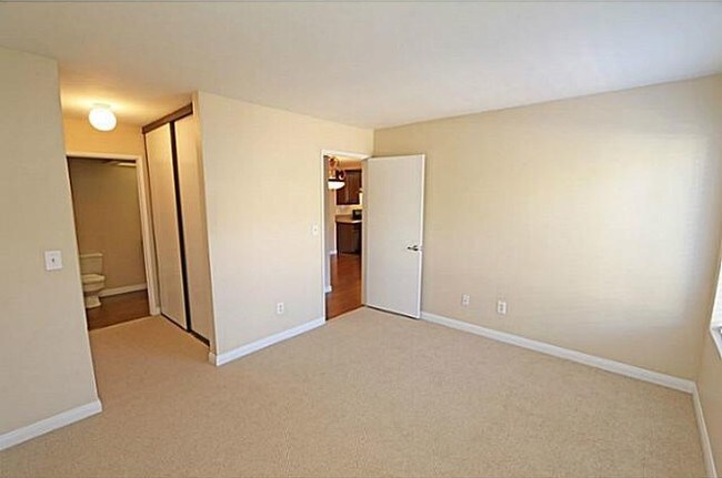 Building Photo - 552 Canyon Dr
