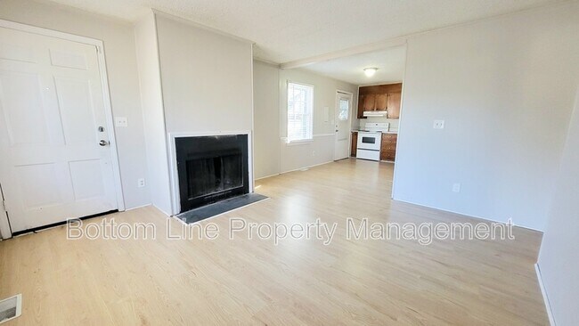 Foto del edificio - 4339 N Sharon Amity Rd