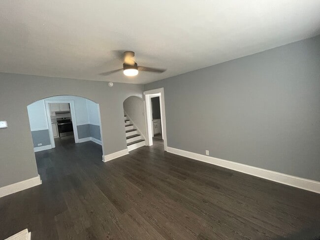 Foto del edificio - 4 bedroom 2 bathroom house available.