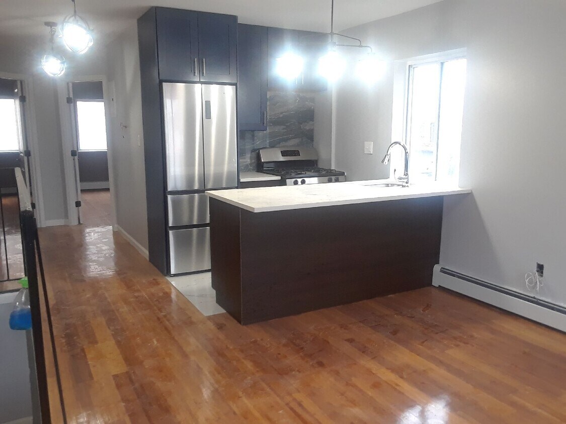 Primary Photo - 33 Monaco Pl