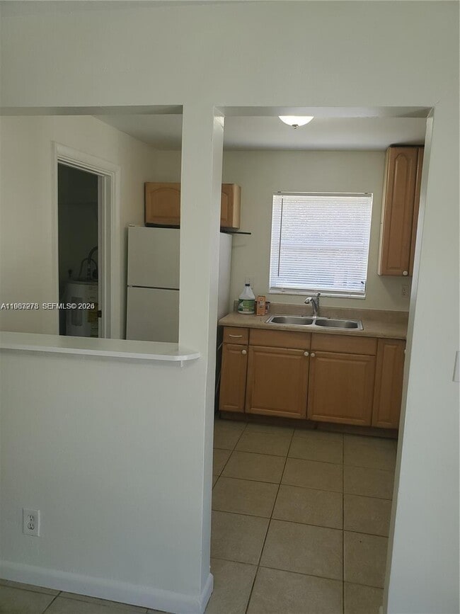 Foto del edificio - 831 SW 14th Ct