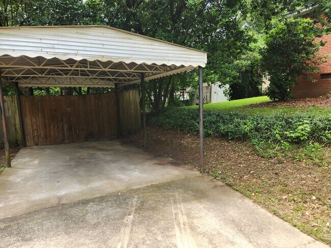 Foto del edificio - 3 Bedrooms 1.5 Baths - North Columbus - La...