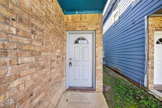 Building Photo - 15515 Waldron Cir