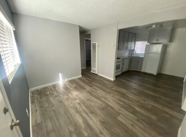 Foto del edificio - 2010 Blossom Ln