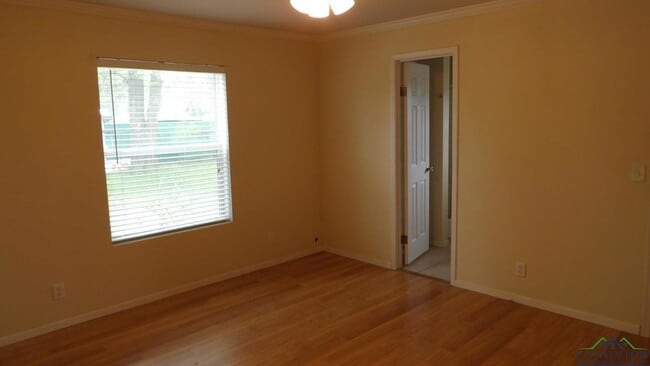 Building Photo - 268 Joy Ln