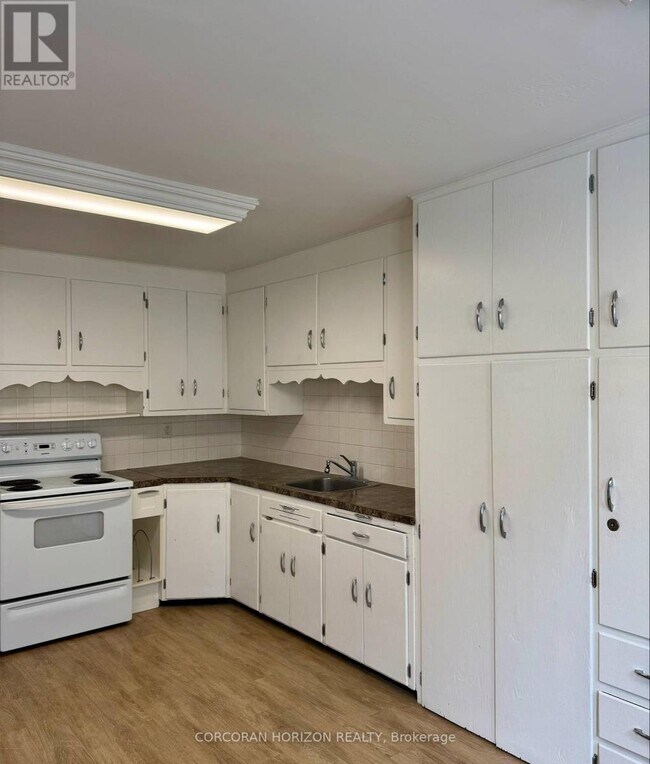 Building Photo - 52 Walter St