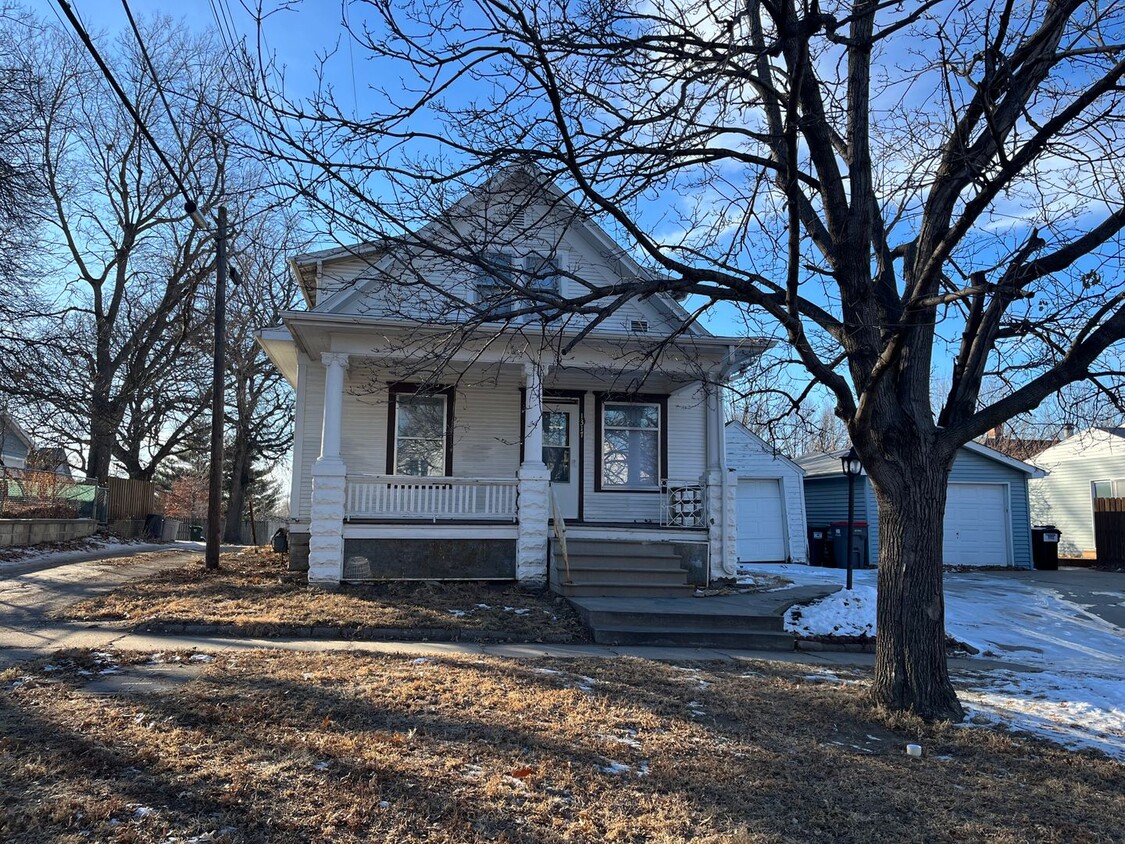 Primary Photo - Cute 3 Bedroom Home