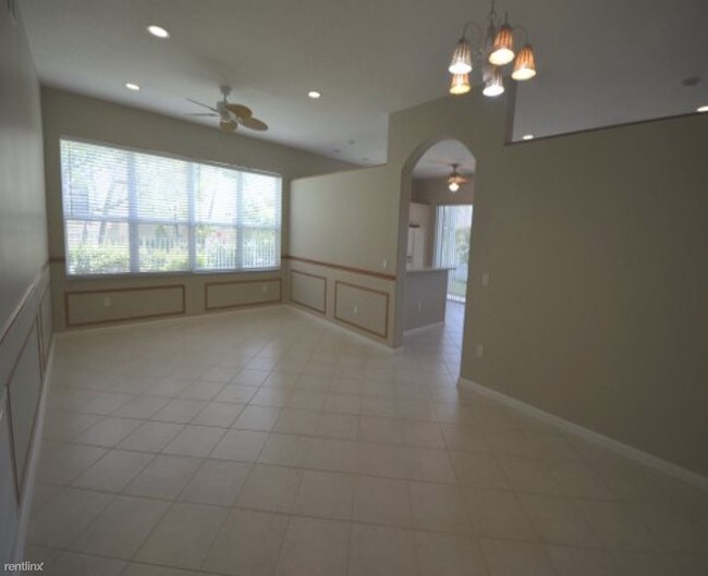 Building Photo - 4971 SW 158th Ave
