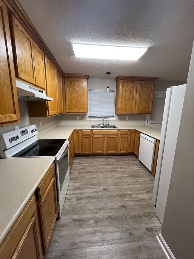 Foto del edificio - 10032 Ferguson Ave