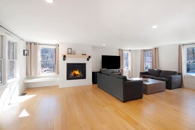 Foto del edificio - 136 Holden Wood Rd