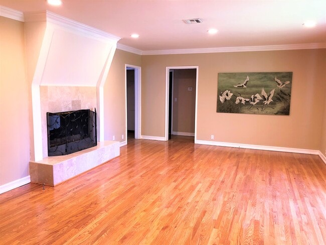 Building Photo - 14690 Valley Vista Blvd