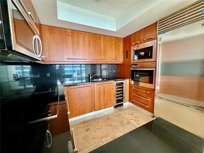 Building Photo - 1331 Brickell Bay Dr