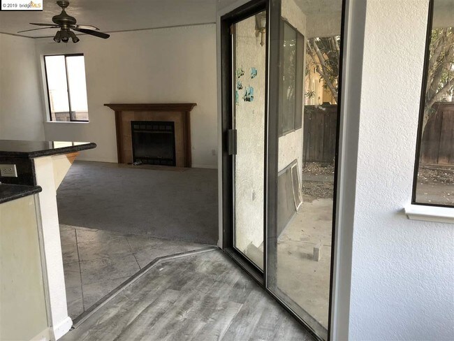 Building Photo - 5505 Edgeview Dr