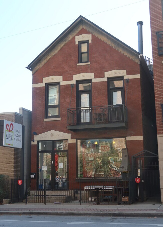 Building Photo - 1357 W Fullerton Ave