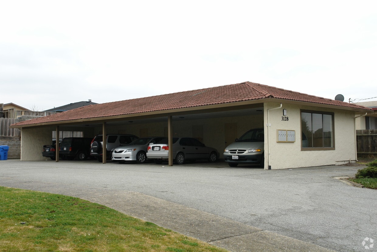 Building Photo - 3128 Bayer St