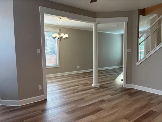 Foto del edificio - 7525 Windrush Dr