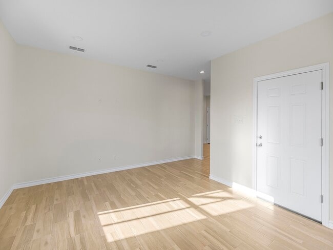 Building Photo - 1610 Lomas Del Sur