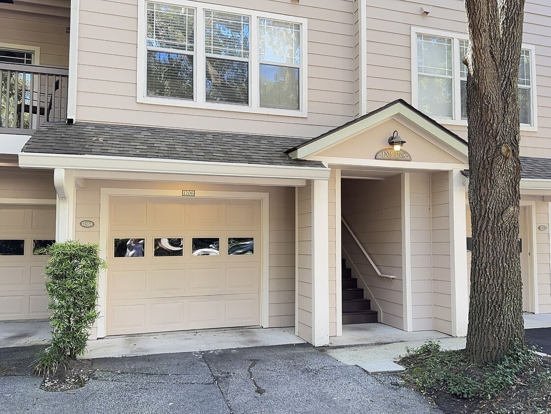 Primary Photo - Beautiful Brighton Bay Villa with Garage
