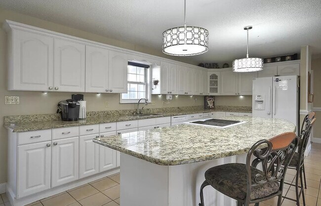 Building Photo - 212 Watersedge Dr