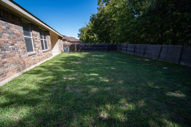 Building Photo - 230 Nolan Ridge Dr