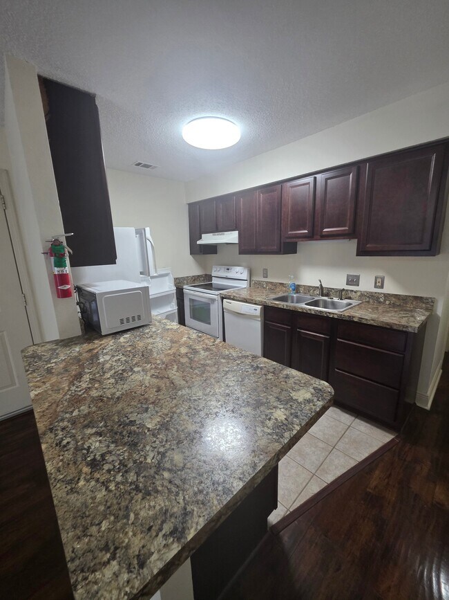Building Photo - 4780 Pontchartrain Dr