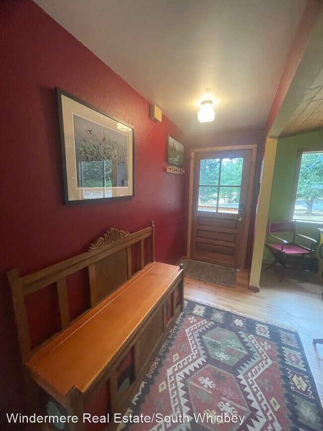 2 br, 2 bath House 4471 Crestmont Pl House Rental in Clinton, WA