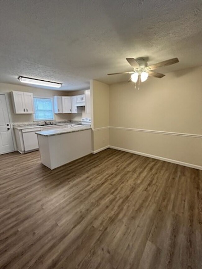 Foto del edificio - 1840 Woodland Ave