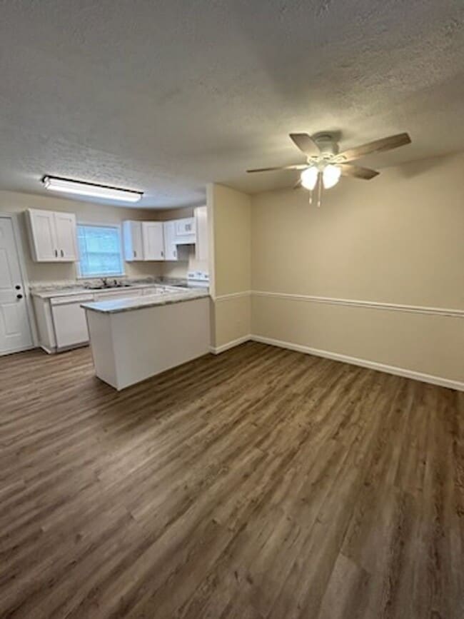 Building Photo - 1840 Woodland Ave